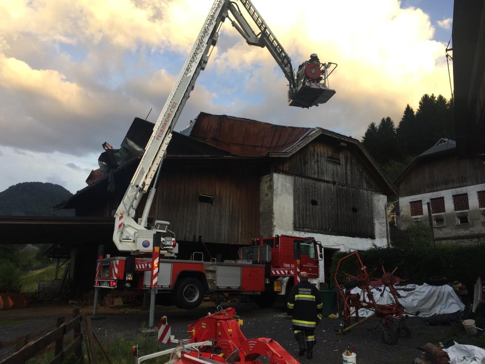 Dach von Windböe abgedeckt